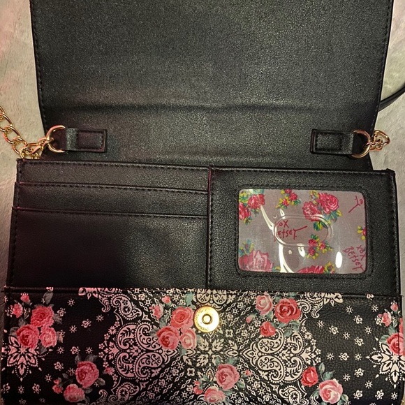 Betsey Johnson wallet on a chain - Picture 4 of 9